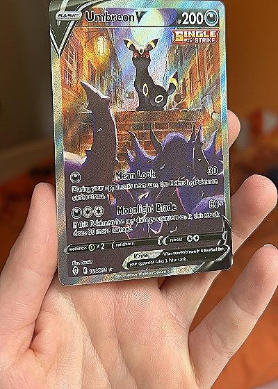2021 Pokémon #189 Umbreon V — front