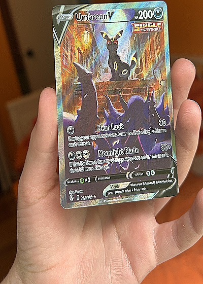 2022 Pokémon SWSH07 #189 Umbreon V — front