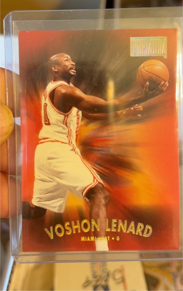 1997-98 SkyBox Premium #41 Voshon Lenard — front