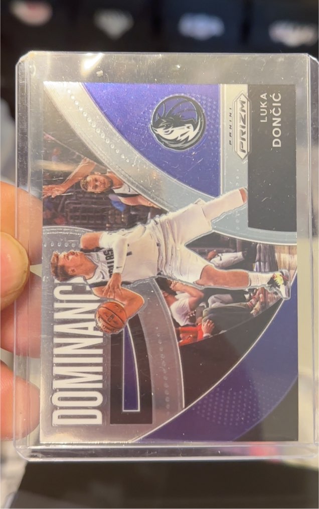 2021-22 Panini Prizm Dominance #10 Luka Dončić — front