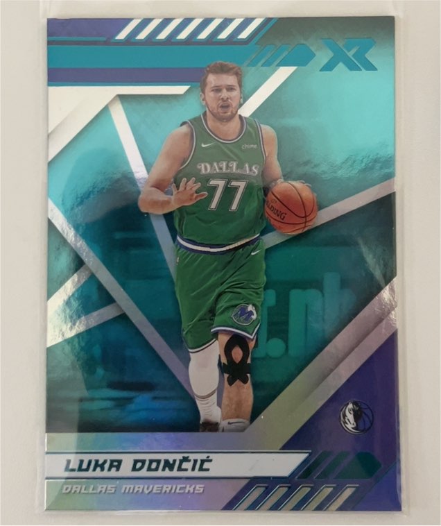 2020-21 Panini Chronicles XR #300 Luka Dončić — front