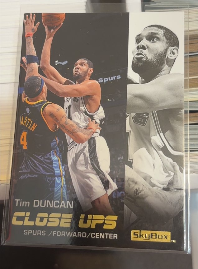2008-09 SkyBox Close Ups #196 Tim Duncan — front