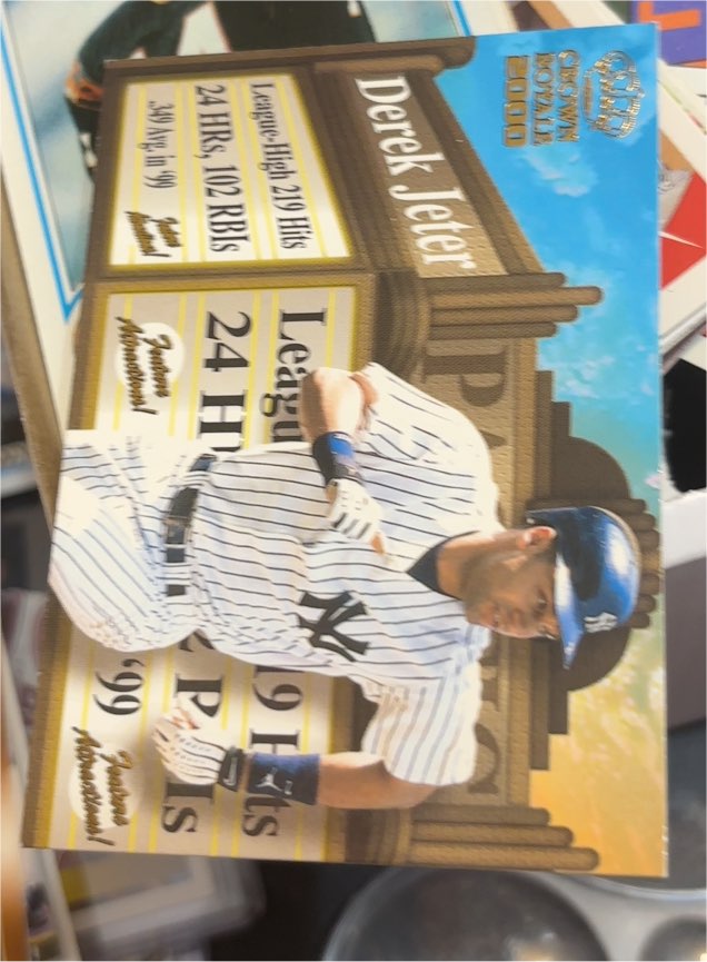 2000 Pacific Crown Royale Feature Attractions #19 Derek Jeter — front