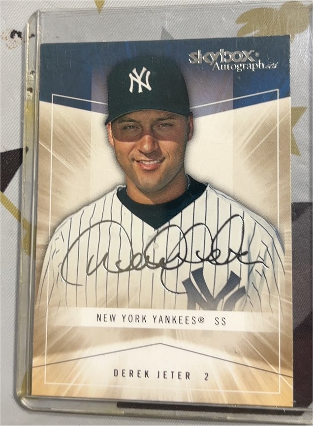 2005 Skybox Autographics #38 Derek Jeter — front