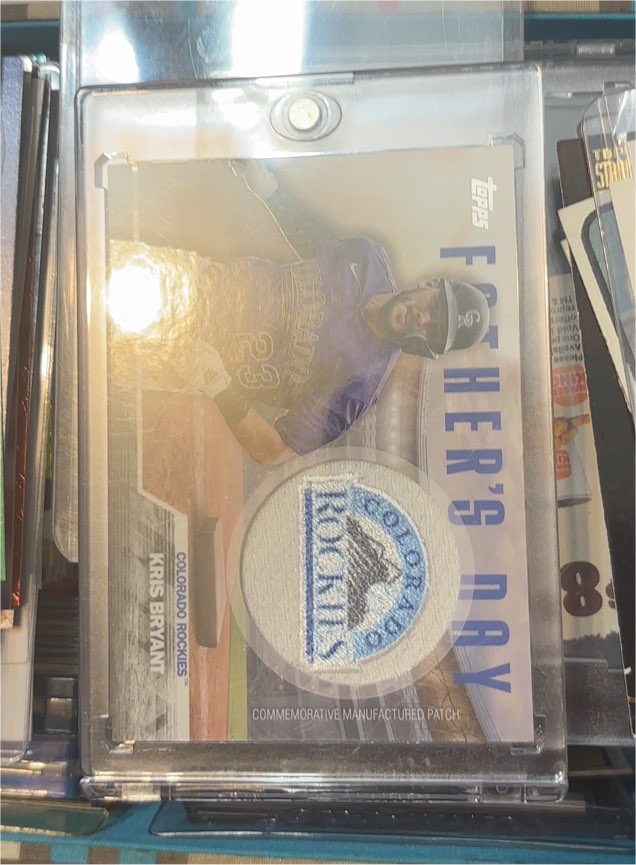 2023 Topps Series 2 #FD-KB Kris Bryant Father's Day Commemorative Team Patch — front