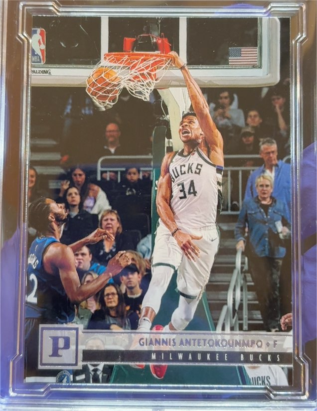 2019-20 Panini Chronicles #125 Giannis Antetokounmpo — front
