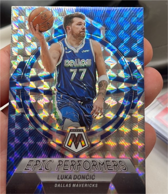 2022-23 Panini Mosaic #7 Luka Dončić Epic Performers Mosaic — front