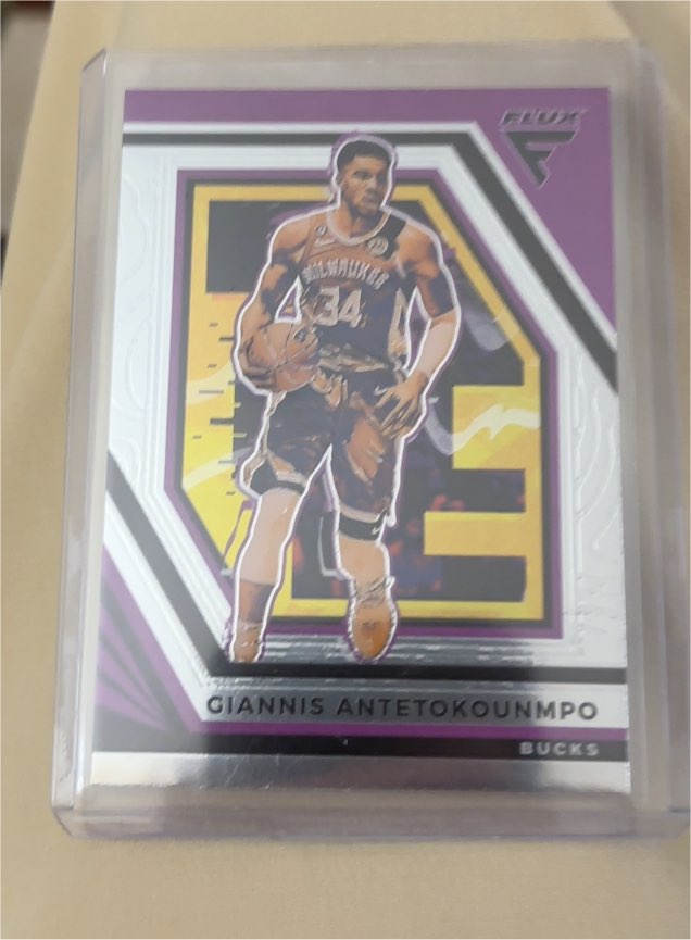 2022-23 Panini Flux #98 Giannis Antetokounmpo — front