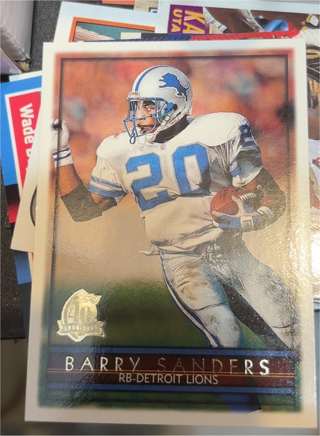 1996 Topps Football #40 Barry Sanders — front