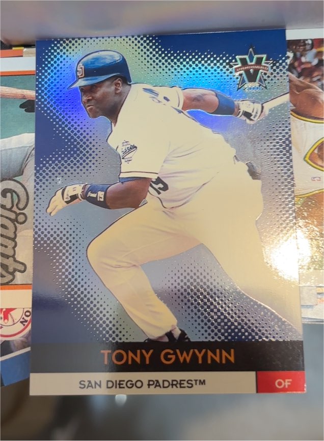 2000 Pacific Vanguard #96 Tony Gwynn — front