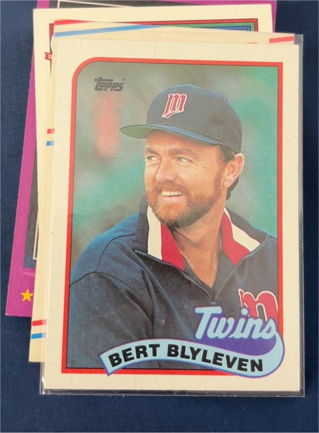 1989 Topps #555 Bert Blyleven — front