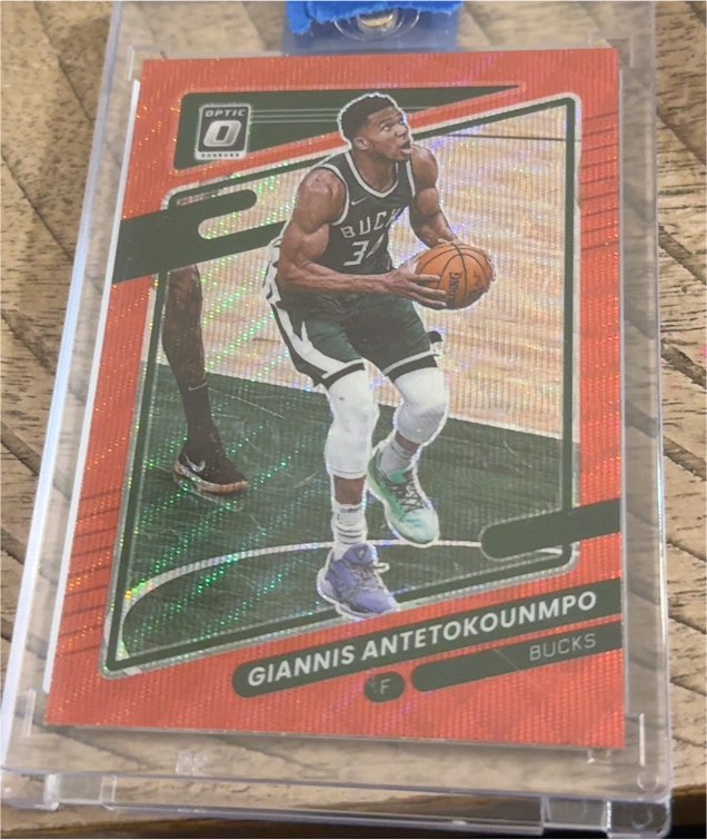 2021-22 Donruss Optic #31 Giannis Antetokounmpo — front