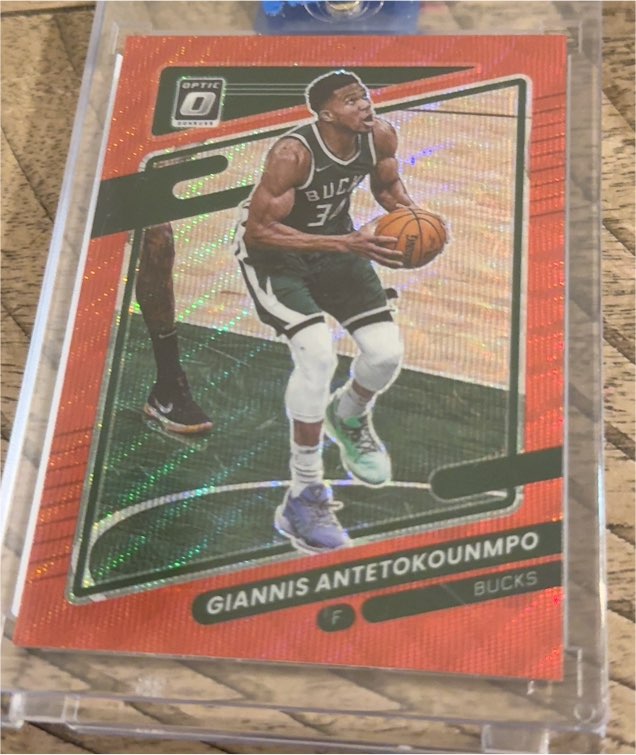 2021-22 Donruss Optic #31 Giannis Antetokounmpo — front