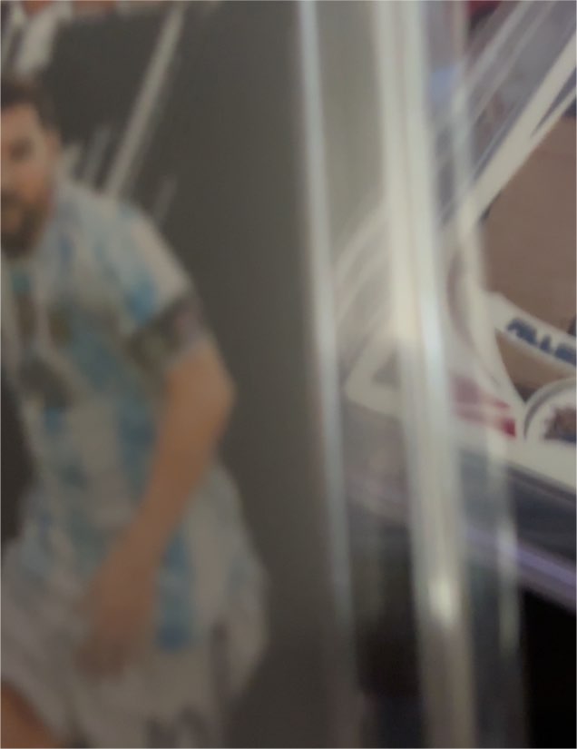 2022 Panini Prizm #4 Lionel Messi — front