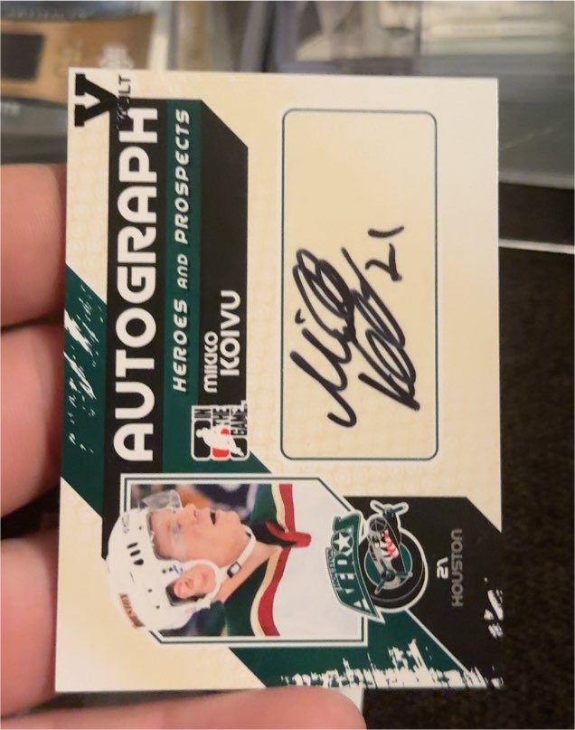 2010-11 In The Game Heroes and Prospects Autographs Mikko Koivu — front