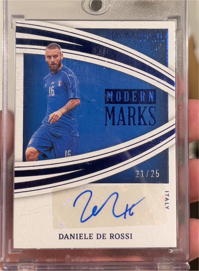 2022 Panini Immaculate Modern Marks #Modern Marks Daniele De Rossi — front