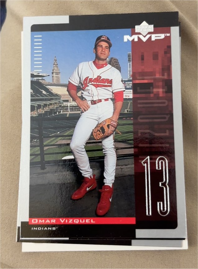 2001 Upper Deck MVP #47 Omar Vizquel — front
