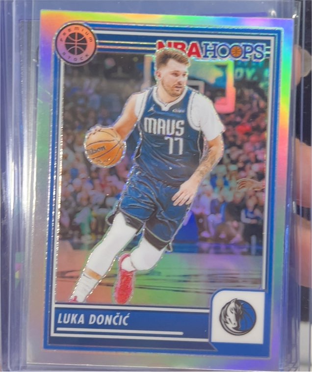 2023-24 Panini NBA Hoops Premium Stock #9 Luka Dončić — front