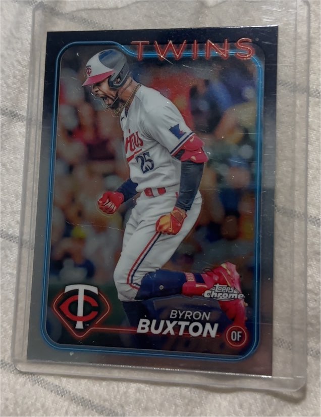 2024 Topps Chrome #10 Byron Buxton — front