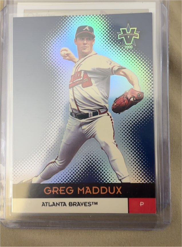 2000 Pacific Vanguard Greg Maddux — front