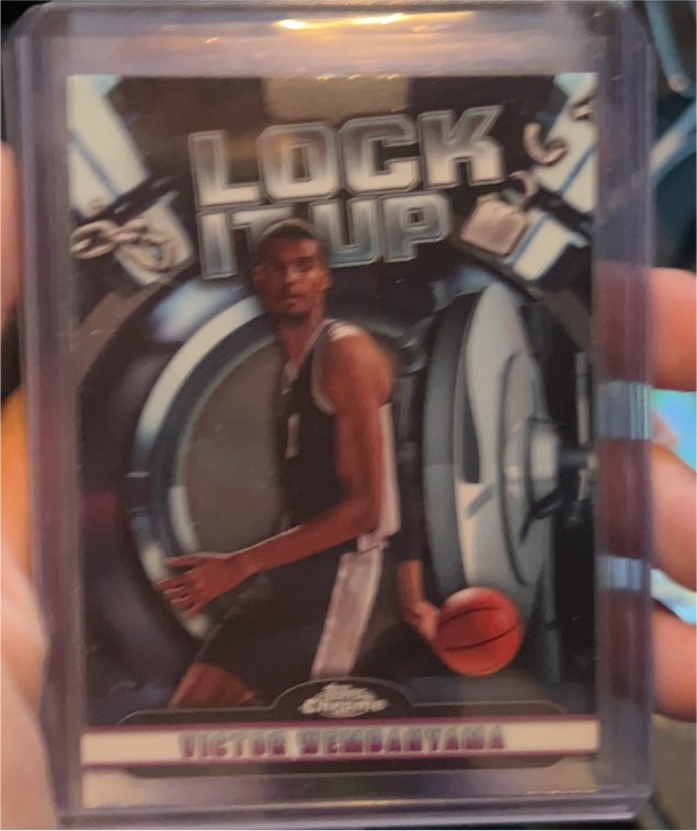 2025 Topps Chrome Lock It Up LIU-9 Victor Wembanyama — front