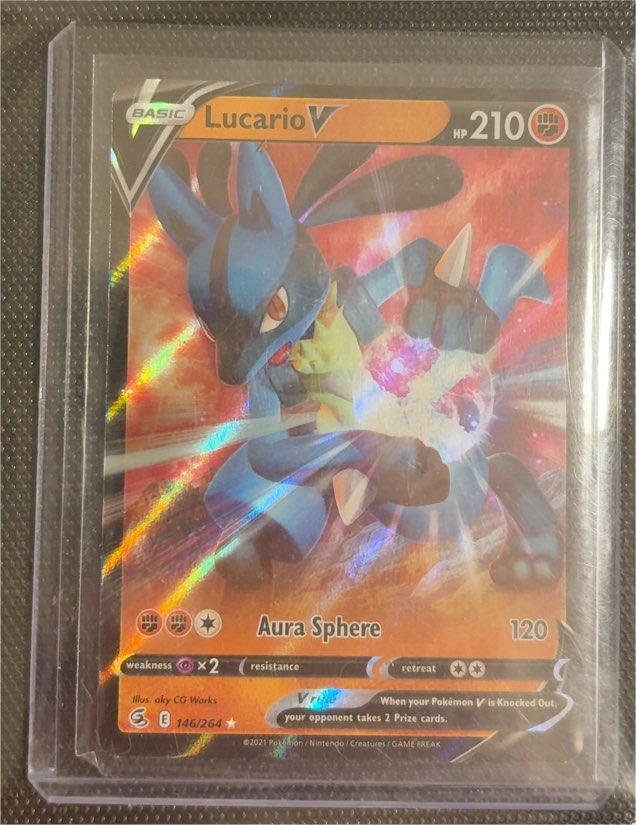 2021 Pokémon TCG Fusion Strike #146 Lucario V — front