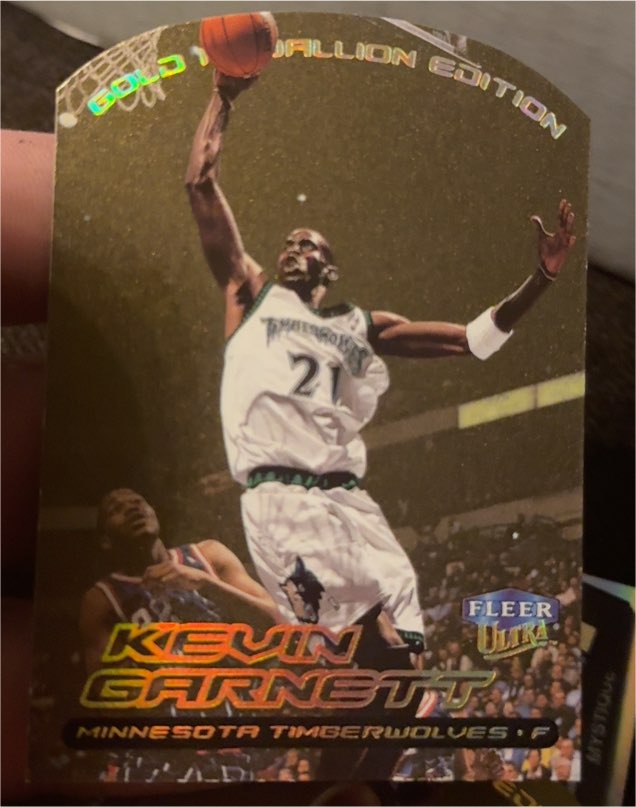 1999-00 Fleer Ultra #100G Kevin Garnett Gold Medallion — front