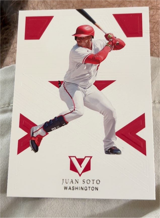 2022 Panini Chronicles Vertex #20 Juan Soto — front