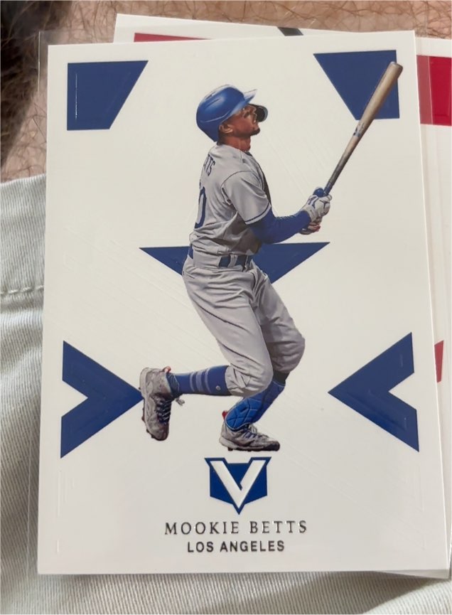 2022 Panini Chronicles Vertex #19 Mookie Betts — front