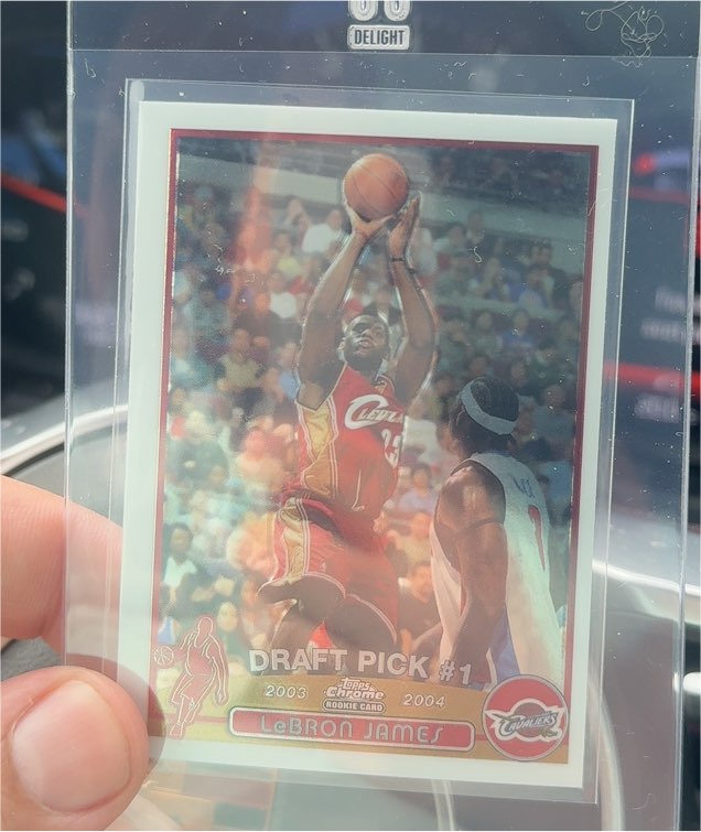 2003-04 Topps Chrome #111 LeBron James Rookie Card — front
