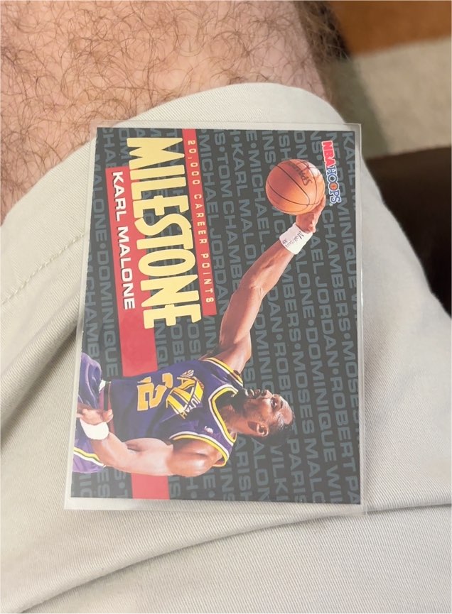 1995 NBA Hoops #212 Karl Malone Milestone 20,000 Career Points — front