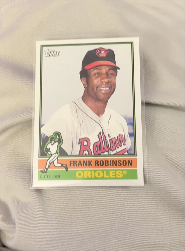 1976 Topps #210 Frank Robinson — front