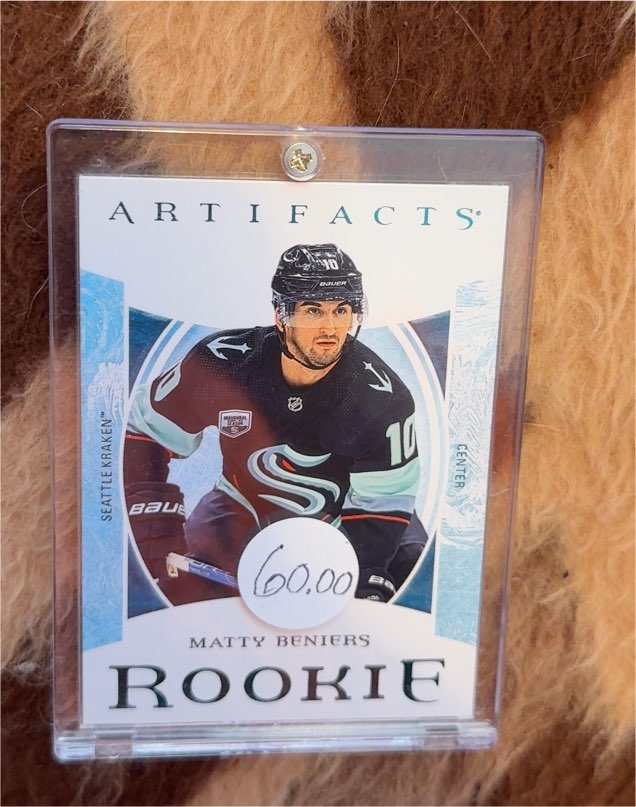2022-23 Upper Deck Artifacts #10 Matty Beniers Rookie — front