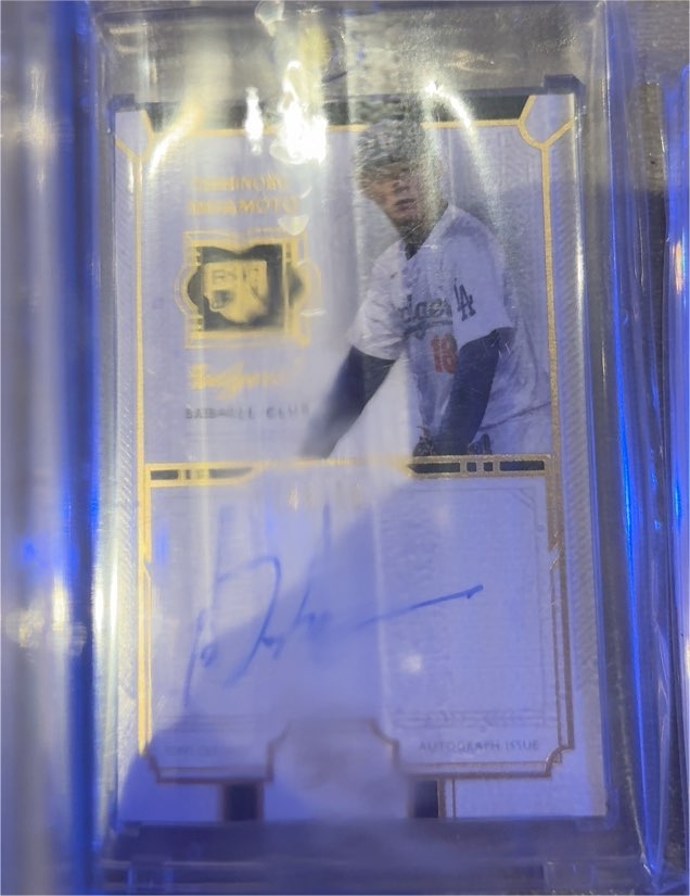 2024 Topps Definitive #DRA-YY Yoshinobu Yamamoto — front
