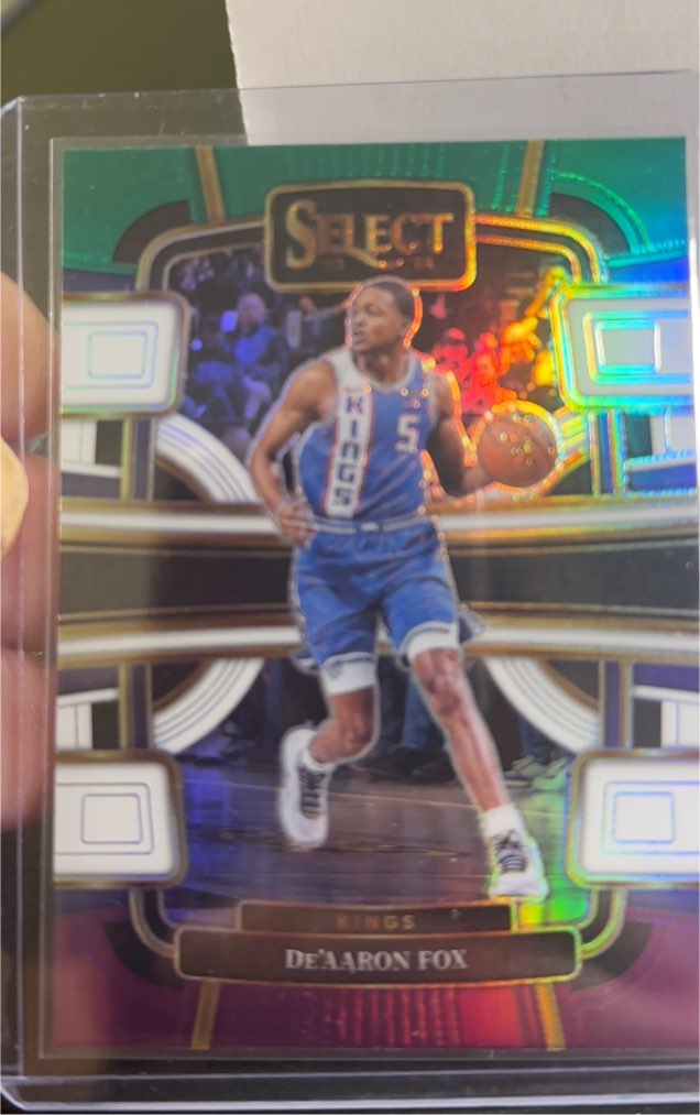 2023-24 Panini Select #49 De'Aaron Fox Green White Purple Prizms — front
