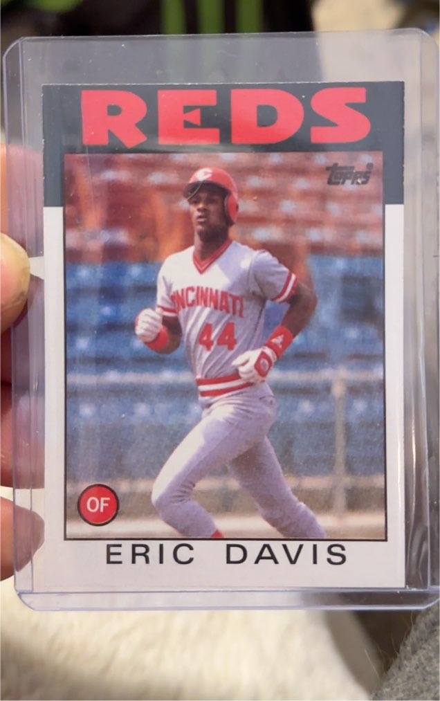 1986 Topps #28 Eric Davis — front