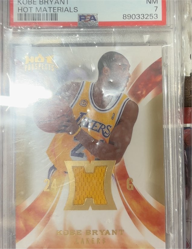 2008 Fleer Hot Prospects Hot Materials #HM-KB Kobe Bryant — front