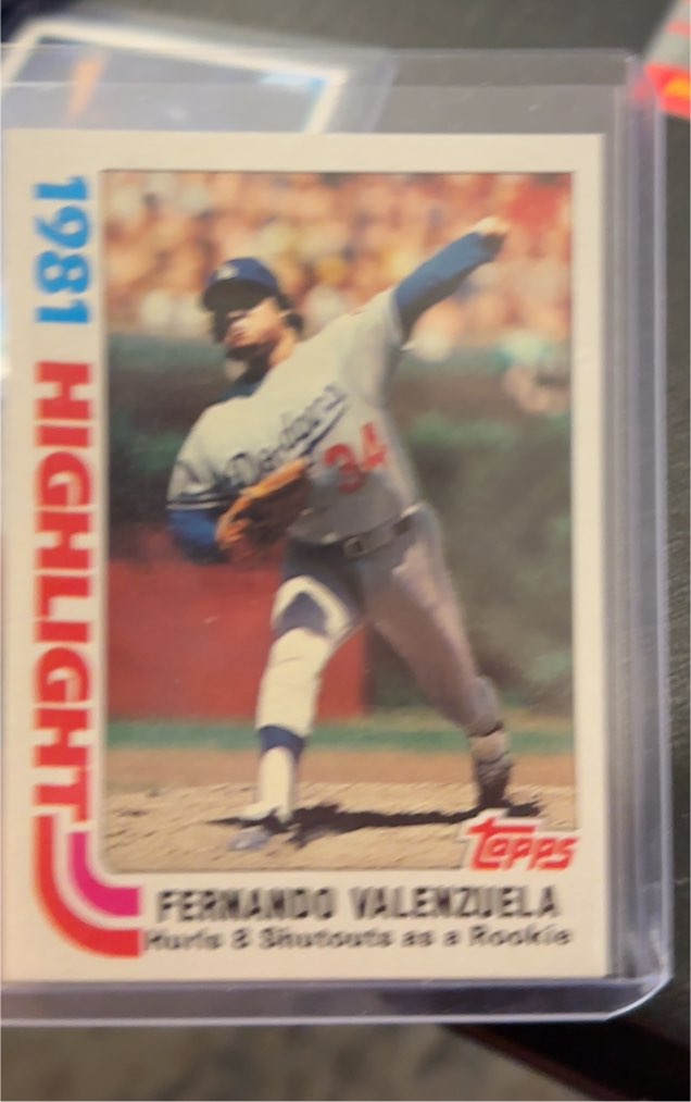 1982 Topps #6 Fernando Valenzuela Highlights — front