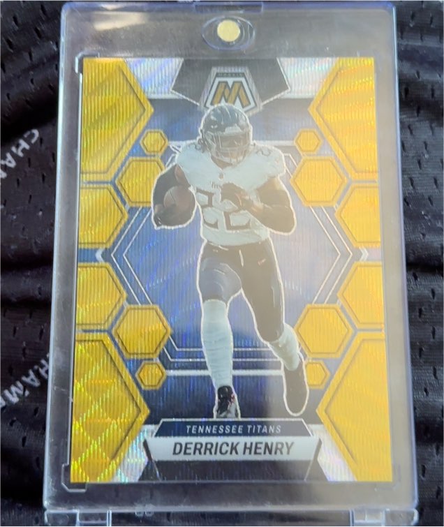 2023 Panini Mosaic Derrick Henry Gold Wave #17 — front