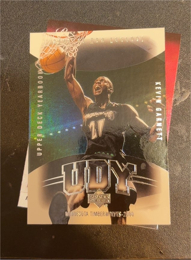 2000 Upper Deck Yearbook #Y9 Kevin Garnett — front
