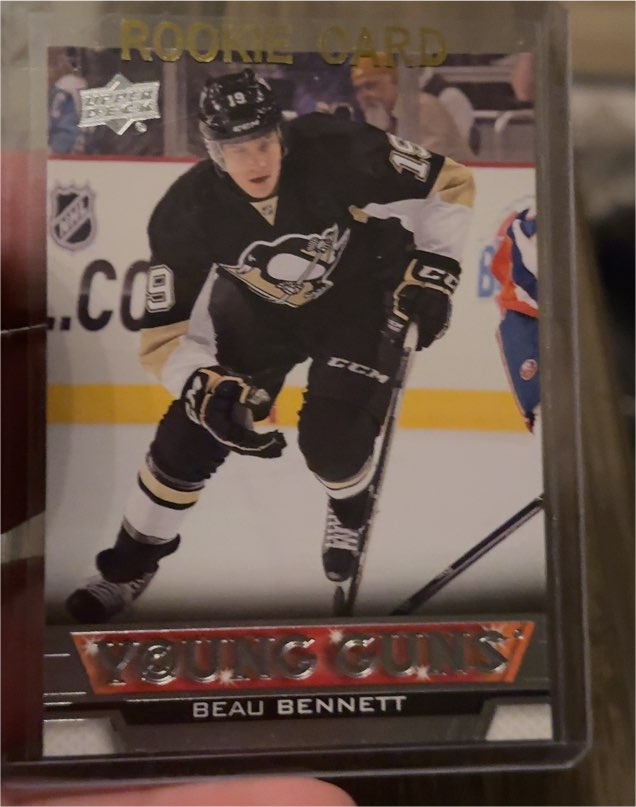 2013-14 Upper Deck #219 Beau Bennett Young Guns Rookie Card — front