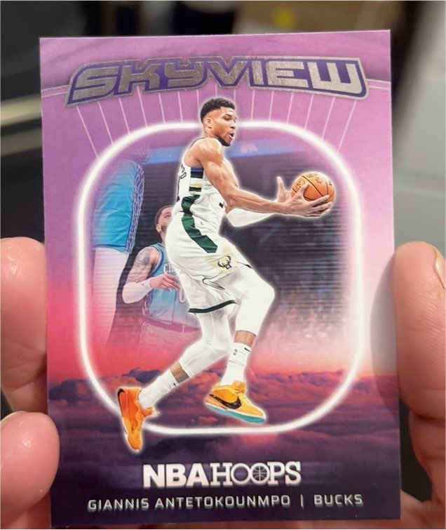 2024-25 Panini NBA Hoops Skyview #7 Giannis Antetokounmpo — front