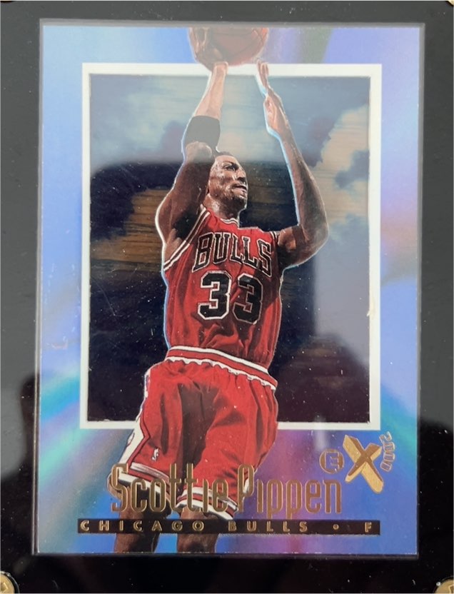 1996 Skybox EX2000 #10 Scottie Pippen — front