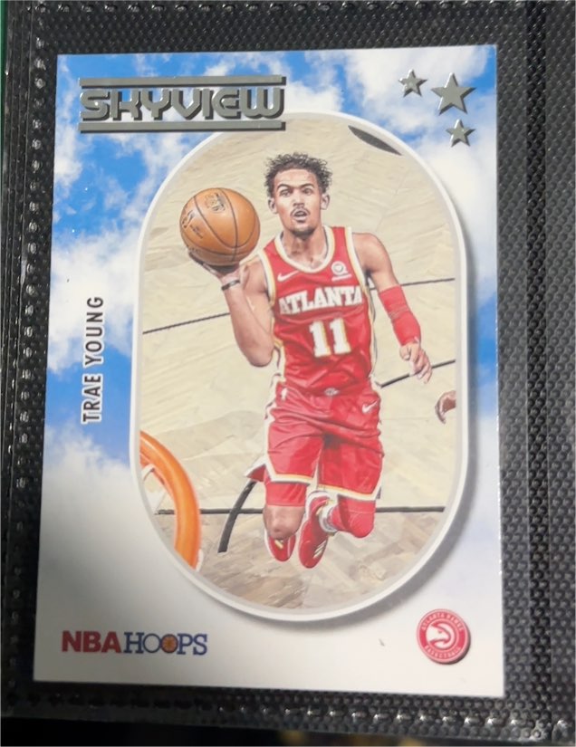 2021-22 Panini NBA Hoops Skyview #16 Trae Young — front