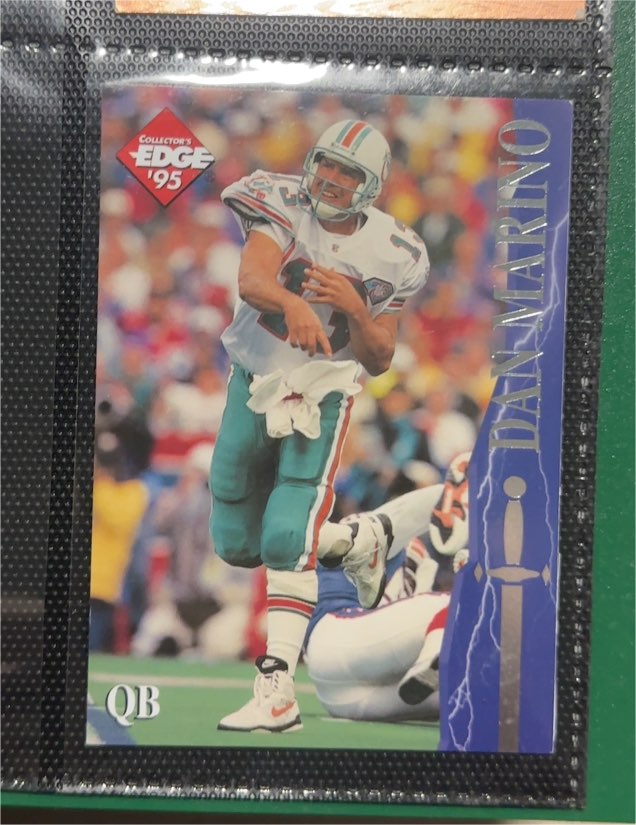 1995 Collector's Edge Excalibur #41 Dan Marino — front