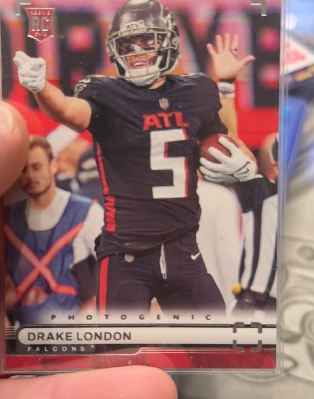 2022 Panini Chronicles #PH-39 Drake London Photogenic Rookie Card — front