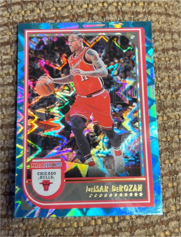 2022-23 Panini NBA Hoops #75 DeMar DeRozan — front
