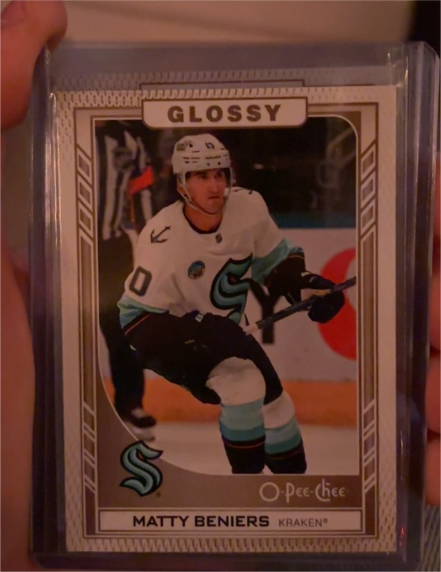 2023-24 Upper Deck O-Pee-Chee Glossy #R-33 Matty Beniers — front