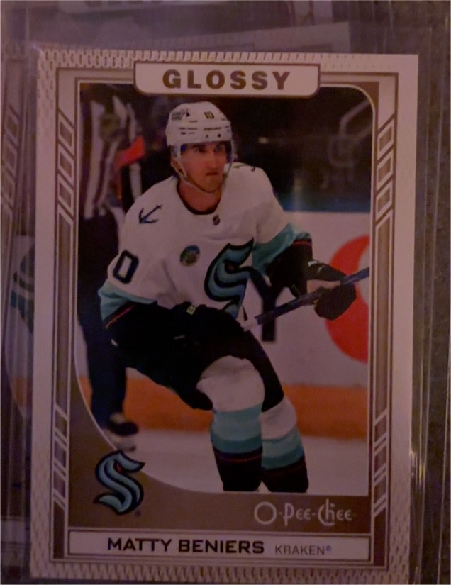 2023-24 Upper Deck O-Pee-Chee Glossy #R-33 Matty Beniers — front
