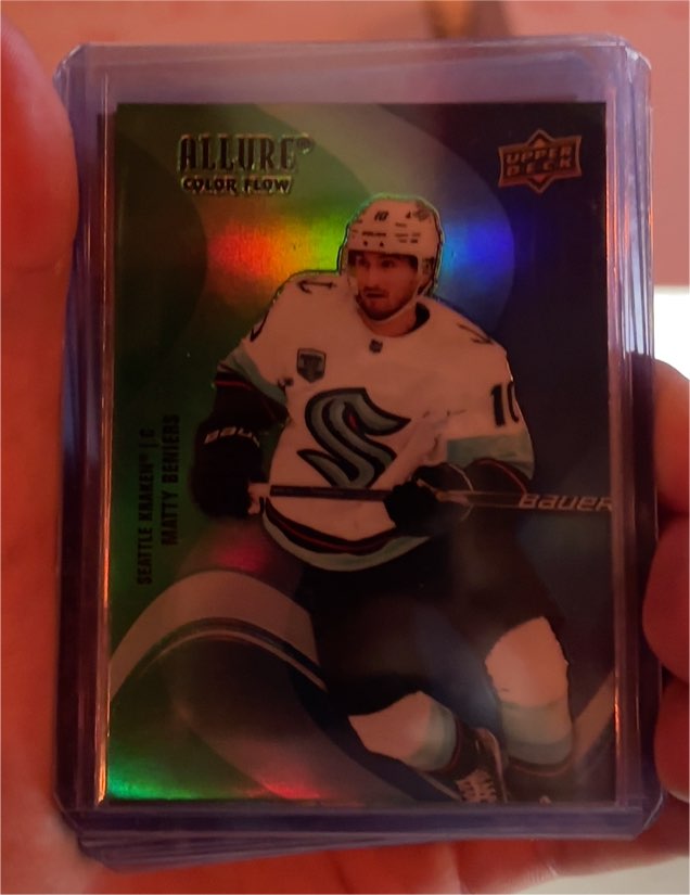 2022-23 Upper Deck Allure Color Flow #SF-16 Matty Beniers — front